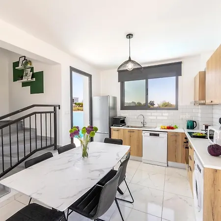 Vila Alasia Paralimni