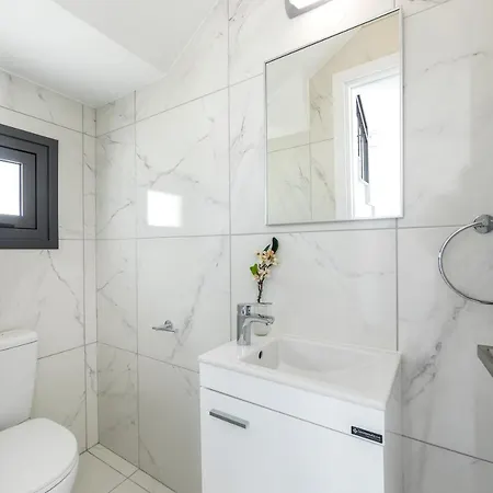 Alasia Vila Paralimni